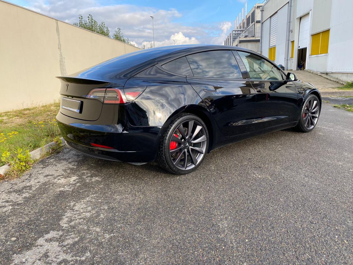 Model 3 : Tesla et la révolution de la voiture électrique - DriveK France